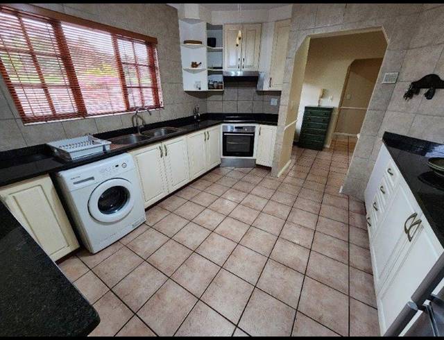 3 BEDROOM TOWNHOUSE FOR SALE IN MANORS